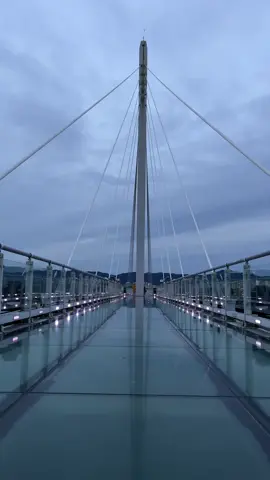 📍Soyanggang Skywalk, 2675 Yeongseo-ro, Chuncheon-si, Gangwon-do, South Korea #soyanggangskywalk #skywalk #travel #traveltiktok #PlacesToVisit #wheretogo #thingstodo #chuncheon #korea #brievco 