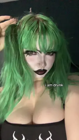 my attempt at trad goth makeup btw #fyp #greenhair #alt #green #goth #gothgirl #gothicmakeup 