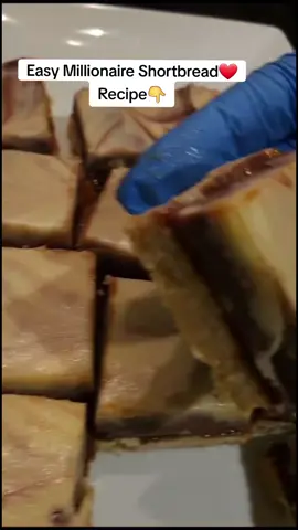 Easy Millionaire Shortbread Recipe: Ingredients: shortbread biscuits salted caramel white chocolate milk chocolate crushed peanuts Spread caramel over chilled shortbread.Sprinkle crushed nuts.Spread milk chocolate then white chocolate &decorate.Put in freezer overnight.Cut into squares and enjoy! #millionaireshortbread #caramelshortbread #EasyRecipe 