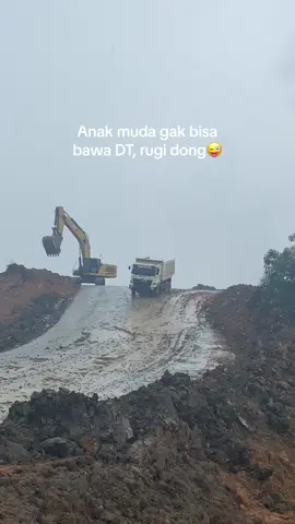 #storytambang #tambangbatubara #anaktambang #operatormuda #tambangbatubarakalimantan #anaktambang #drivermuda 