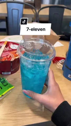 7-Eleven for dinner🤤 En wie wist dit?? #7eleven #korea #southkorea #eten #foryou #part2 