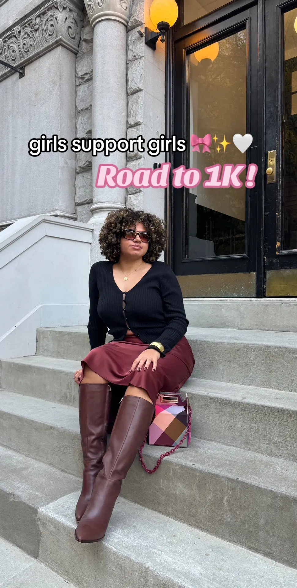 the algorithm isn’t always in our favor so let’s help each other reach more accounts on here and grow! 🥰 #girlssupportinggirls #roadto1k #teamwork #smallcreators 
