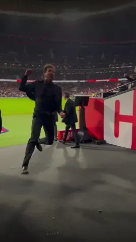 ‏الشغف الذي لا يتوقف ولا ينتهي ❤️ #Simeone #Cholo #AtleticoDeMadrid #ArabiaSaudita #🇸🇦 