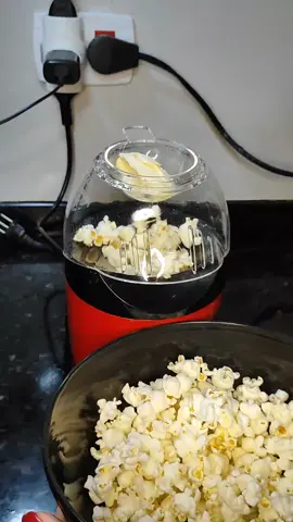 Pipoca da tarde na pipoqueira mais linda desse mundo, estão servidos? #pipoca #mickey #eletrica #cozinhando #comida #comidafacil #comidarapida #receitafacilerapida #fyy #viral #fyp #viral #vaiprofycaramba 