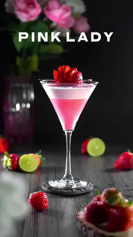 Pink Lady 🩷 #cocktail #pinklady #pink #gin #mixology #cocktailvideo #recipes #ValentinesDay #fyp 