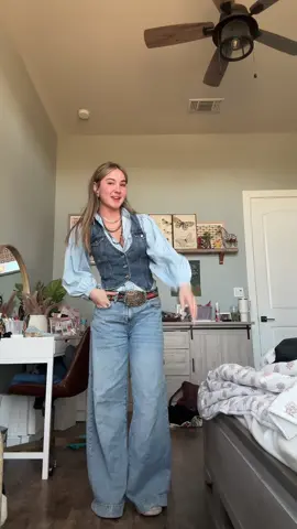 Giving the outfits that are hiding behind my jacket some recognition since Texas doesn’t know if it’s freezing or flooding😀 ##fyp##texas##western##westernfashion##stockshow##stockshowfashion##ffa##livestock##rodeo##nfr##nfrfashion