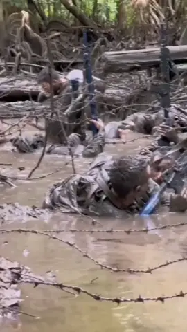 Entrenamiento super vivencia nivel avanzado #MILITARES #FUERZASESPECIALES #legionextranjera 