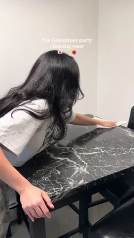 Quick apartment reset before my galentines party🥰✨ #CleanTok #cleaningtiktok #sundayreset #apartmentreset #cleaning #cleaningvlog #cleaningmotivation #Lifestyle #Vlog #asmr 