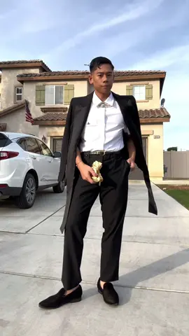 If you’d worn the gown, we would’ve been in American Vogue! #viviennewestwood #crazyrichasians #debut #mensfashion #OOTD #styleinspo #foryou 