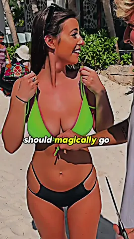 Who wants too see an accidental Nip Slip? The magic trick that never seems too expose anything. #fup #beach #bikini #bra #sunny 