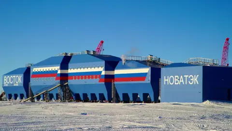 The construction of a new Russian wintering complex at the Vostok station in Antarctica has been completed.