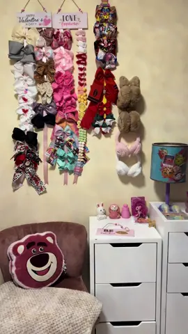 HACIENDO ORGANIZADORES PARA LOS MOÑOS ✨🎀✨ DE LAS NIÑAS DE PASO LES LIMPIE SU CUARTO 💓 #claudiasamano #fyp #parati #fouryou #moños #organize #liston #cuarto #niñas 