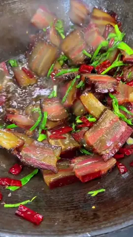 Ba chỉ gác bếp xào lá tỏi thơm ngon #bachigacbep #thitlongacbep #longacbeptaybac #dacsantaybac #anngon #dacsanvungmien #xuhuong 