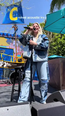 so worth waiting hours in the sun for this 🤩 #reneerapp #youngexwives #meangirls #reneerappsupremacy #reneerapplive #liveshow #acoustic #coachella 