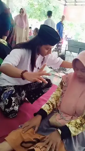 Belajarlah ikhlas ketika orang meminta tolong kpdamu, sebab kebaikanmu akan kembali kpda dirimu sendiri. #viral #madura #sipritualtiktok #pengobatan #indonesia 