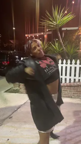 Cryiiiiing laughing. Btw of our @Not Crazy Podcast post. @Liv’in on a prayer and i are tying to just put stuff out into the universe that makes us happy even of its stupid. #lovemygirly #lol #bloopers 