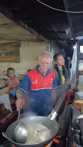 SALAH SATU BAKMIE JAWA PALING LEGENDARIS DI YOGYAKARTA, BAKMIE JAWA GEORGE WARNO. PERNAH MENJADI LANGGANAN MAHASISWA DARI AMERIKA.