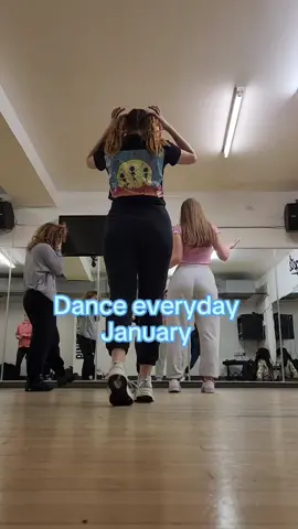 Day 27!!! Omg I cannot believe I've made it this far @ladakasynets I'm in love with your choreo Fundraiser info: 5pm, Sunday 28th at Pineapple Dance Studios.  You can book for free through the app or online: https://www.pineapple.uk.com/pages/dance-classes-for-adults-at-pineapple-dance-studios There is a minimum £10 donation that goes straight to MIND! You can bring cash or proof of donation to my page! https://join.redjanuary.com/fundraisers/hannahlivesey-feather/red-january It is open to all levels but I promise you will leave sweaty!!  Love you all xxx #pineappledancestudios #dance #contemporarydance #REDjan #mind #charity #fyp #commercial #commercialchoreo #lada #justintimberlake 