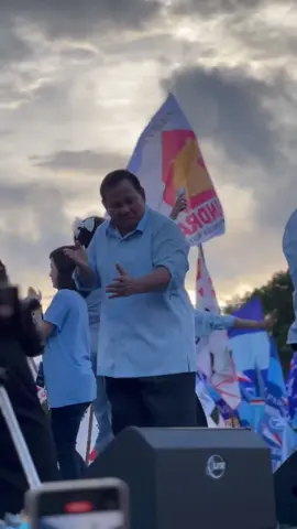 seng penting joget sek ✌️✌️ #lfl💛 #praboyo #senamgemoypraboyogibran #fypシ゚viral #gandenaudioofficial #infoorkespati #infoorkesjepara #infoorkeskudus #demokrat #fypage 