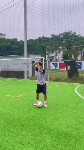 Đá nhẹ nhàng bỏ anh em #lyvanquang#vtmgr#LearnOnTikTok #sportsontiktok 