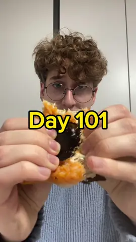 Day 101 of only eating food from a korean convenience store! #conveniencestore #korea #asmr #mukbang #koreanconveniencestore #buldak #ramen 