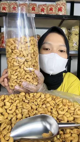 Camilan Enak Kacang Mete Matang Goreng Rasa Bawang Gurih Asin 1kg Murah - Promo Kacang Mete Asli Wonogiri #kacangmetegorengbawang #kacangmetegoreng1kgmurah #kacangmetematang #kacangmetebawanggoreng #kacangmete1kgmurah #kacangmeteasliwonogiri #kacangmetemurah #cemilanenakmurah #shopmaster #mukbangtrending 