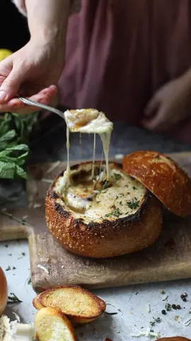 This comforting, nourishing French Onion Soup is my go-to for warming up your home and your hearts.❤️