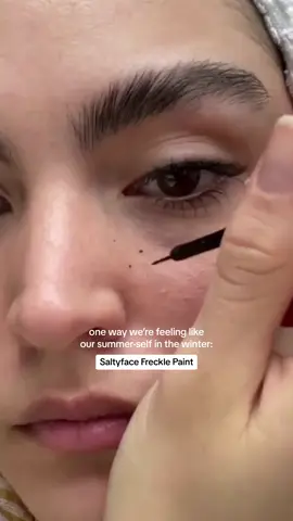 To get closer to your summer-self this winter, apply our faux freckles on top of your Saltyface tan. Our Freckle Paint provides extra sun-kissed touch, applied where the sun naturally hits your face. video by @Susana Cárdenas  #fauxfreckles #selftan #selftanner #selftanroutine #makeup #makeuphacks #MakeupRoutine #sunkissedmakeup 