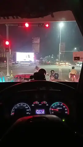 ketik lampu merah berdiri maka di situlah kita sadar bahwa kita tidak akan bisa lewat...Mun lewat ges ringsek🤪#drivertanjungpriuk #stdiangkogterus #angkogteam #fyp 