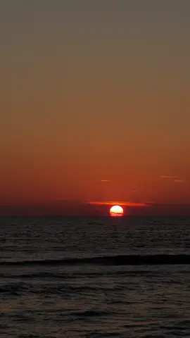 🌊 . . . #poetica #cesarecremonini #tramonto #viraltiktok #fypage 