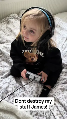 Don’t destroy my stuff James! #fortnite #fortniteclips #fortnitememes #fortnitefunny #fortnitepro #fortnitecreative #fyp #foryoupage #goviral #viral #viralvideo #gamerkid #moschino #moschinokids #hoody #ps5 #longhairdontcare #remy 