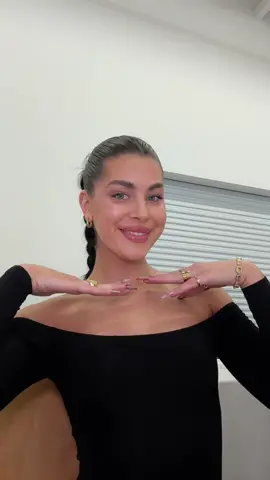 shes in her MAKEUP ERAAAAAA 💅🏼