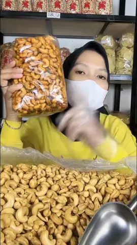 Promo Cemilan Enak Kacang Mete Pedas Manis Gurih Renyah 1Kg - Kacang Mete Asli Wonogiri Aneka Rasa #kacangmetepedasmanis #kacangmetepedasmanisdaunjeruk #kacangmetepedasgurih #kacangmetepedasjeruk #kacangmetepedes #kacangmeteasliwonogiri #kacangmetemurah #cemilanenakmurah #shopmaster #mukbangtrending 