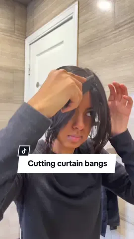 Tutorial: Cutting my own CURTAIN BANGS as a professional hairstylist 💇‍♀️✨ #curtainbangs #hairtok #cuttingmyownbangs #haircut #hairtutorial #curtainbangstutorial #hairinspo 