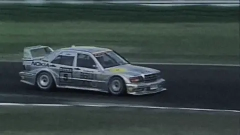 Time to kick some doors down 🤙 The good thing about this lil project is that allowes me to explore my creativity and pushes me to learn something new with every new video. THE BEST part of this lil project is that y’all enjoy it - for which I will be forever grateful. 🖤 Anyways, back to racing! 🏁 #bmw #e30 #190e #nostalgiamotorsport #mercedes 