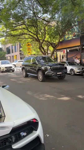 Mayback Bounce ⬆️⬇️⬆️⬇️ • • • • • • • • • • • • • #merc #mercedes #mercedesbenz #mercedesmaybach #mercedesbounce #mercedesbouncemode #cars #car #viral #fyp #revedits #reveditsau #reveditau #revedit 