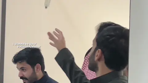 العطر ذهب في خبر كاان 😭😭 #احمد_رحيم #عزيز_المحمد #معرض_العطور @أحمد رحيّم @IFINITAS_SA | عطور افنتس 