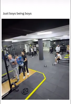 Luckily bro got a spotter • • • • • #fortheboiiis #memepage #fyp 