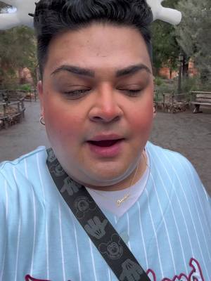 Mickey shaped anything 🤝🏽🥞 #mickeyshapedeverything #mickeymouse #breakfast #pancakes #disney #Foodie #foodreview #breakfastideas #distok #disneyfood #disneysnacks 1 less