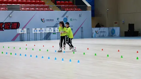 pair slalom kid#truotpatinchobe #patinoceanpark #patintimescity #truotpatintreem #daypatinhanoi #giaytruot #inlineskateacademy #inlineskateclub #giaytruotpatin #slalomskating 