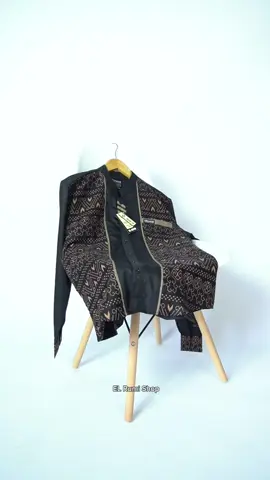 Pakai Baju Ini Pasti Jadi Pusat Perhatian, Batik Dengan Look yang Mewah Dan Motif yang Elegan 😎 #belilokal #melokaldenganbatik #belanjaditiktoklagi #elrumishop #bajukokoelrumi 