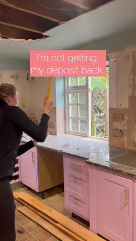 Who needs a deposit back anyway! 😝✌🏻  #decorating #roomtransformation #homedecor #interiors #renovationproject #renovatingourhome #renovation #hometransformation #homeinspo #homeinteriors 