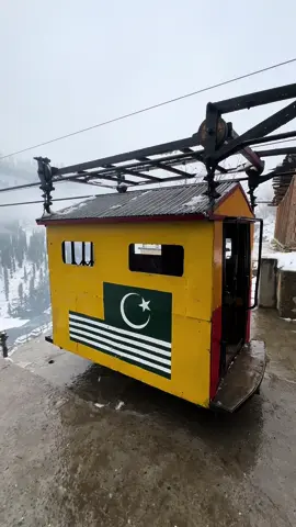 Guess The Place? . . . . . . #samkiyani #usamakiyani #kashmir #kail #chairlift #view #winter #fypシ #cablecar #arangkel #kel #pakistanzindabad #beautyofpakistan 