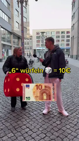 Würfel eine „6“ 🎲 Sie zieht aus 😳 #straßenumfrage #würfel 