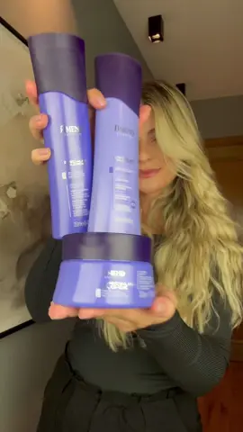 Veja o passo a passo da @Dayane Pedrosa para matizar seu cabelo. Ela usa a linha Expertise Specialist Blonde,  ela é rica em antioxidantes e aminoácidos, então além de matizar eliminando os tons amarelados e alaranjados do loiro, também trata o cabelo.✨ E têm desconto com o cupom DAYANE10 no site da Amend.  #Amend #ABelezaInspira #SpecialistBlonde #CabelosLoiros #LoiroHidratado #LoiroSaudavel