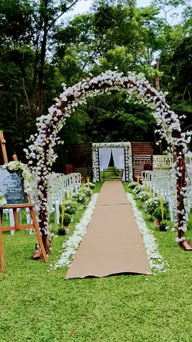 A nossa passarela PS02 é a preferida das noivas. Vem você também ser um dos nossos casais. Vem casar com a gente. #casamentochacara #passareladanoivabranca #passareladanoiva #passarelaaoarlivre #passareladanoivasimples #voucasar #meusonhorealizado #meucasamento #meucasamentoperfeito #meudia #tonoiva #miniwedding #miniweddingbrasil #miniweddingdecor #casamentonocampo 
