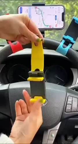 O suporte de telefone móvel com clipe de navegação titular mini é um acessório para carros que permite fixar o seu telefone celular no volante do veículo. Com ele, você pode ter fácil acesso ao seu dispositivo enquanto dirige, facilitando o uso de aplicativos de navegação, reprodução de música ou atendimento de chamadas. Este suporte possui um design compacto e prático, que se encaixa facilmente no volante do carro. Ele é ajustável para diferentes tamanhos de telefones celulares e possui um clipe de fixação seguro, garantindo que o seu dispositivo fique firme e estável durante todo o trajeto. Além disso, o suporte está disponível em várias cores, permitindo que você escolha a opção que mais combina com o interior do seu carro ou com o seu estilo pessoal.
