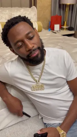 When Wayne ask Sarah did she tell anybody about him and Amber! #foryou #viraltiktok #kountrywayneskits #kountrywaynecomedy #Kountrywayne 