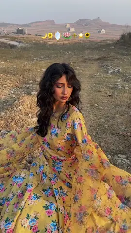 The perfect dholki fit✨ Nargis Lehnga Choli is the perfect floral print for a desi wedding. Shop here: www.shoptabassum.com . . #tabassumgirls #desifit #tabassumformals #tabassumbrides #shoptabassum #smallbusinesspakistan #pakistanifashionuk #pakistanifashion #fitcheck #lehngacholi #lehngagirl #floraldesign 