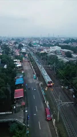 #dronevideo #citayampride #langitdepok #djexplore #langitsore #langitmendung #train #trainstation #syahdu #trafic #stasiuncitayam #afterwork 